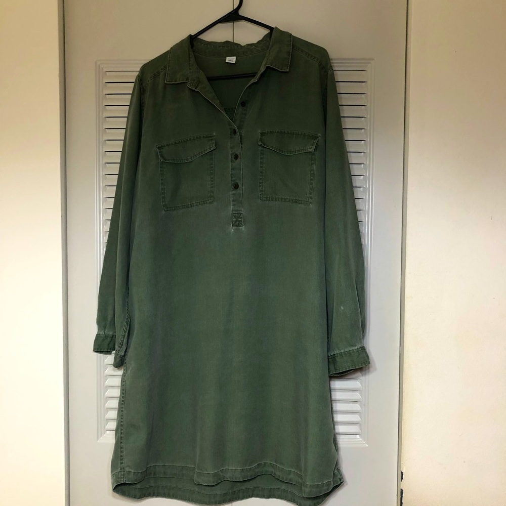 Old navy green distressed long sleeve cargo dress.
